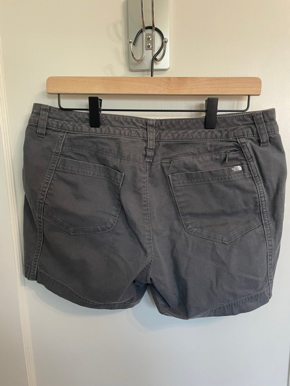 The North Face Womens Shorts 8 Graphite Grey Stretch Cotton Hiking 5 in - Picture 2 of 6